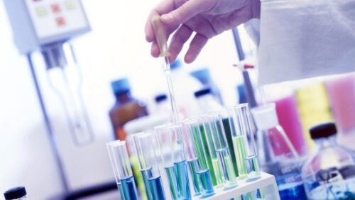 สารเคมีในห้องปฏิบัติการ อาหารเลี้ยงเชื้อ และเครื่องแก้ว