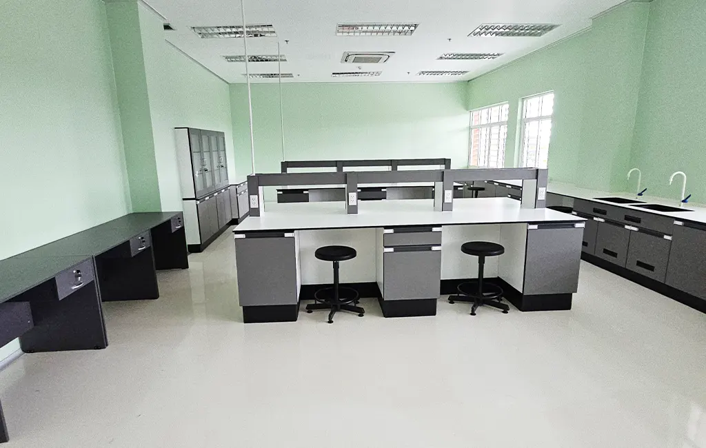 ผลงานติดตั้งเฟอร์นิเจอร์เเลป ศูนย์การเรียนรู้เเละส่งเสริมสุขภาพทางสัตวเเพทย์ภาคเหนือ