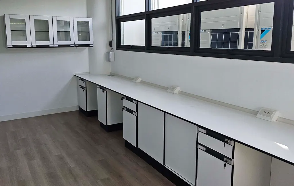 ผลงานติดตั้ง อาคารนวัตกรรมเศรษฐกิจฐานชีวภาพ CMU BIOPOLIS มหาวิทยาลัยเชียงใหม่ (ห้องวิเคราะห์เฉพาะทาง)