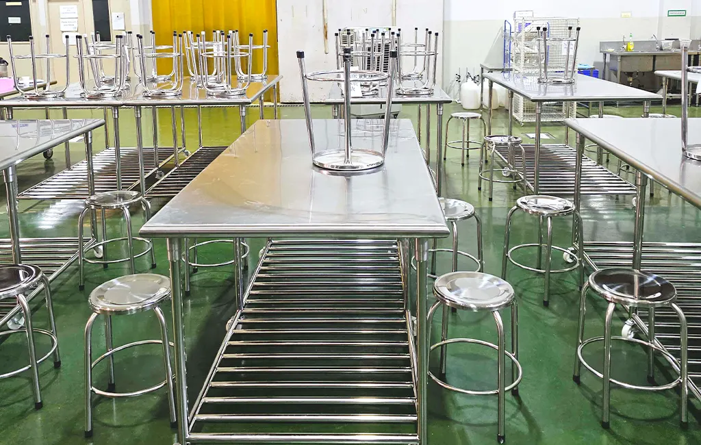 ผลงานติดตั้ง โต๊ะสแตนเลส มหาวิทยาลัยแม่ฟ้าหลวง