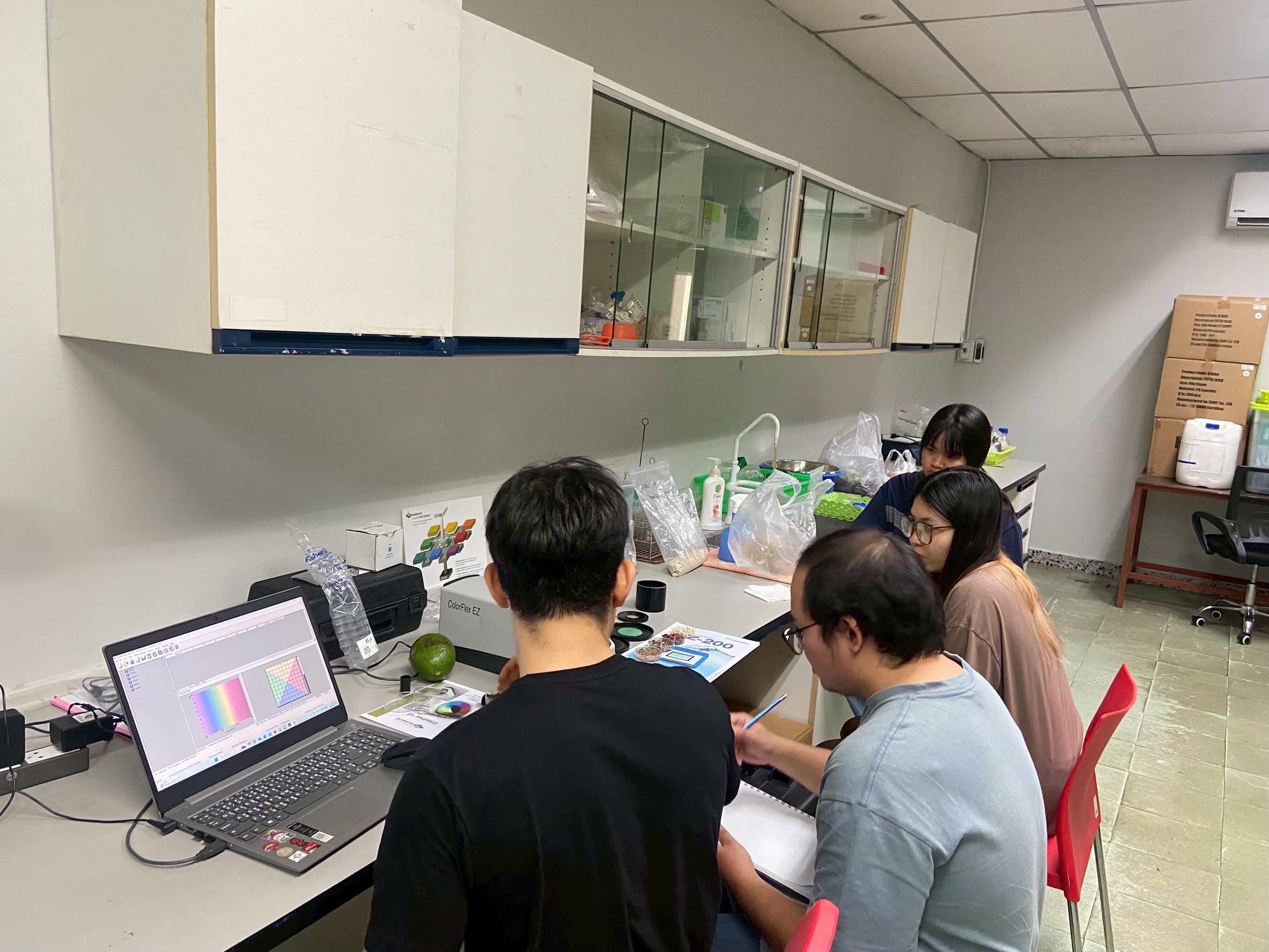 ติดตั้งเเละสอนการใช้งาน เครื่องวัดสี Hunter Lab | AT SCIENCE